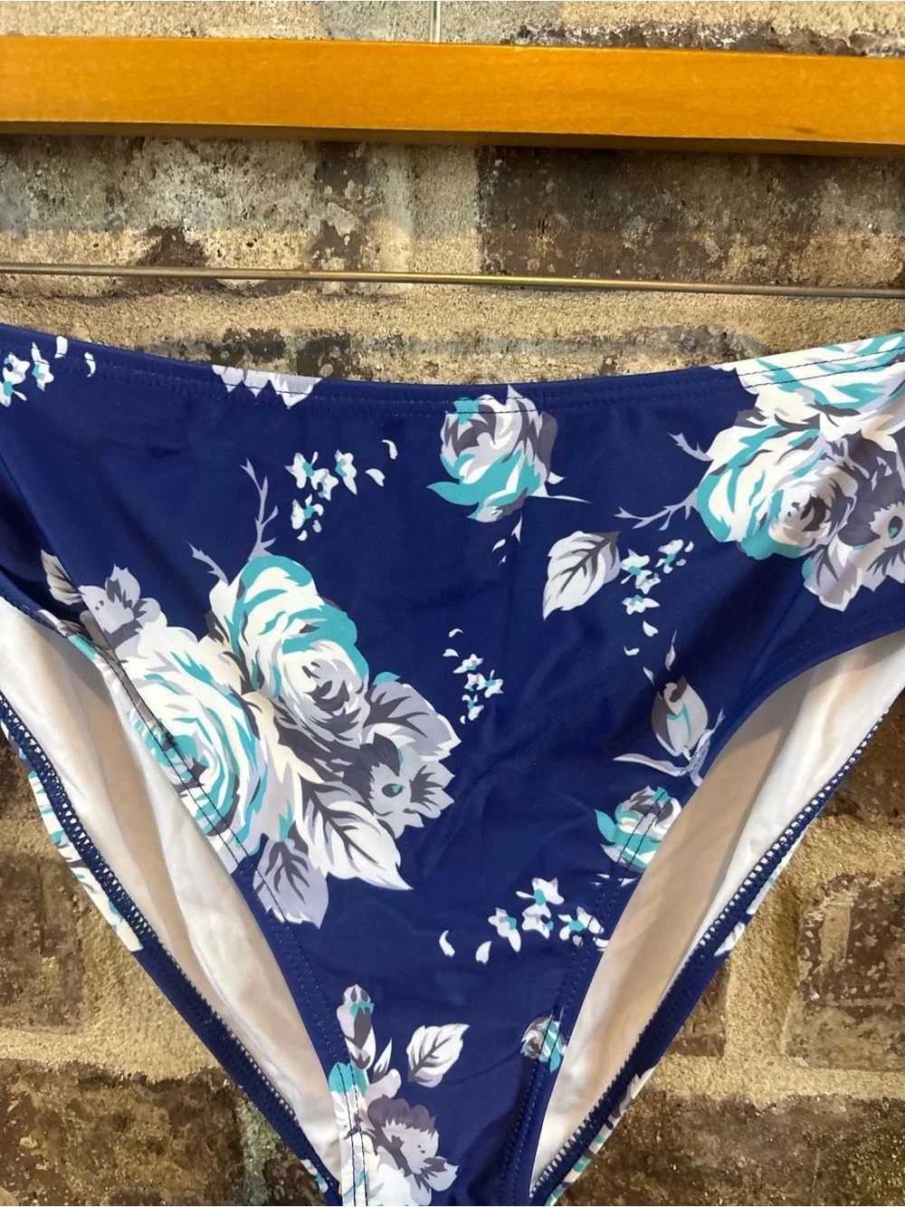 Beachsissi Women’s Navy Blue Floral Two-Piece Swim Set Size XL